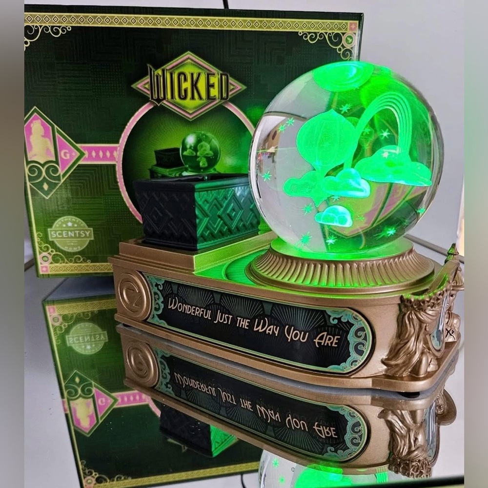 Scentsy WICKED Warmer Glinda Elphaba Emerald City Universal Studios Wizard OZ